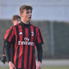 Daniel Maldini renova contrato com o AC Milan